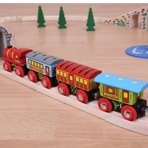 Bigjigs Rail Passenger Train - Picture 1 of 2